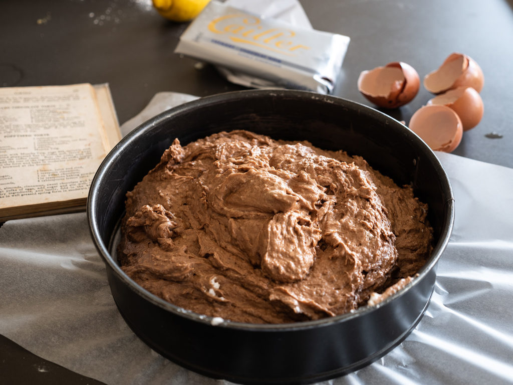 Yummy! Und jetzt rein in den Ofen mit der Potato Chocolate Torte.
